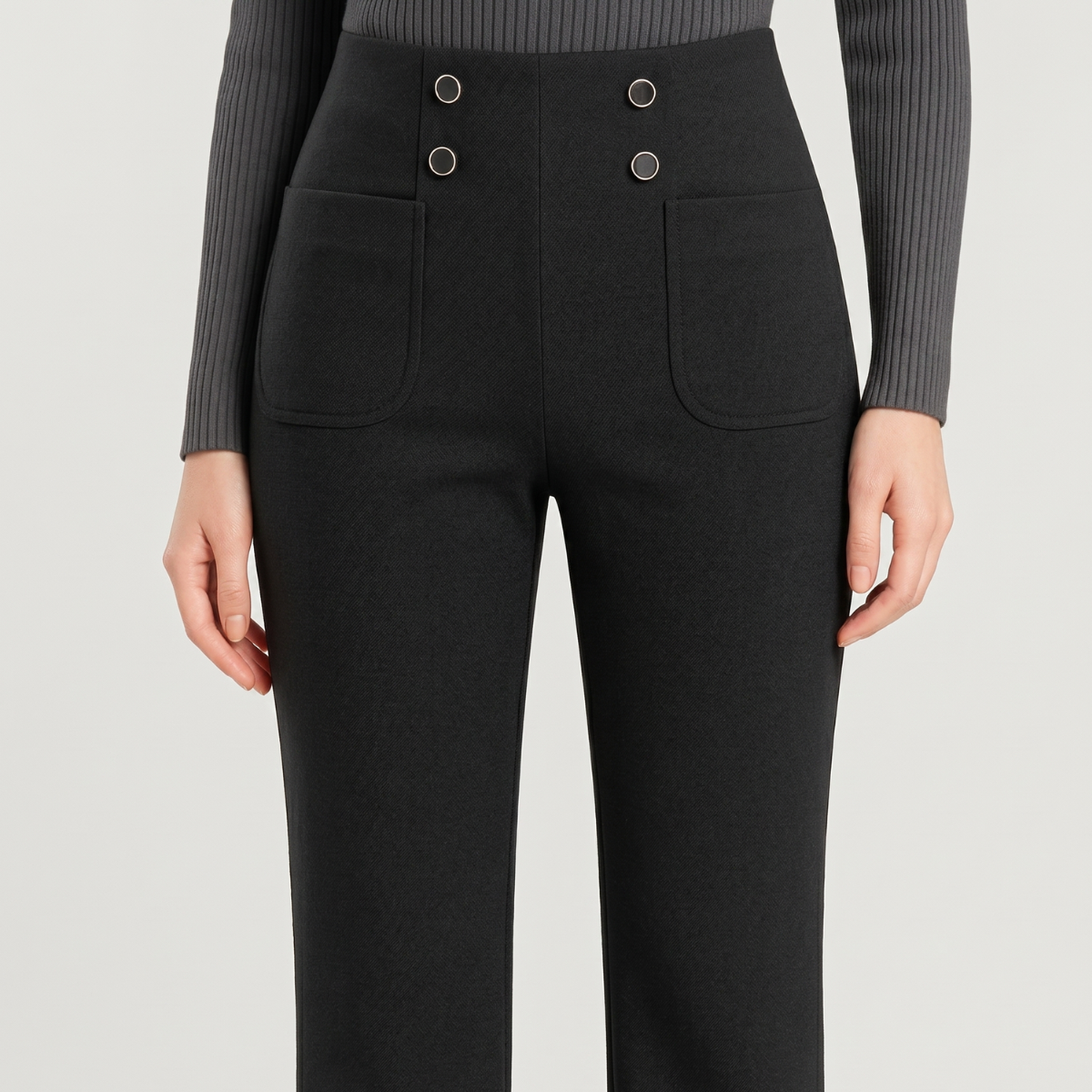 Calça Feminina Solena preta de cintura alta com bolsos